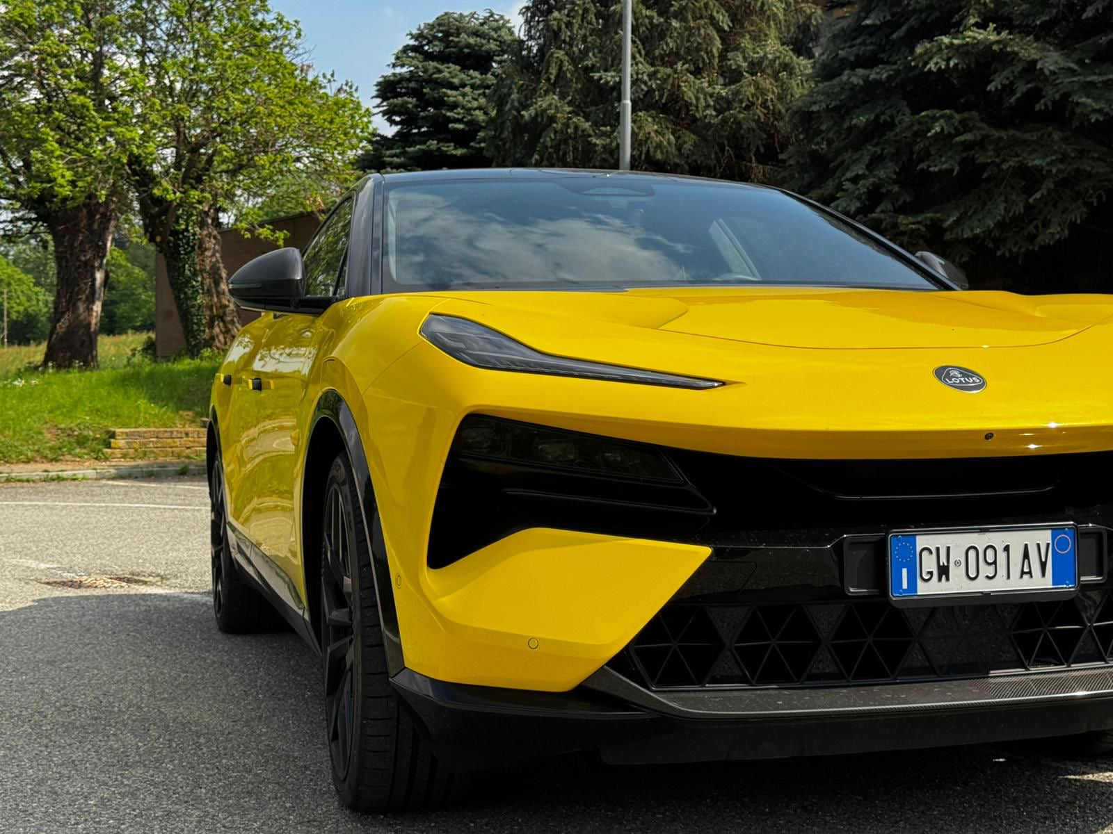 Lotus Eletre R Iva esposta pari al nuovo