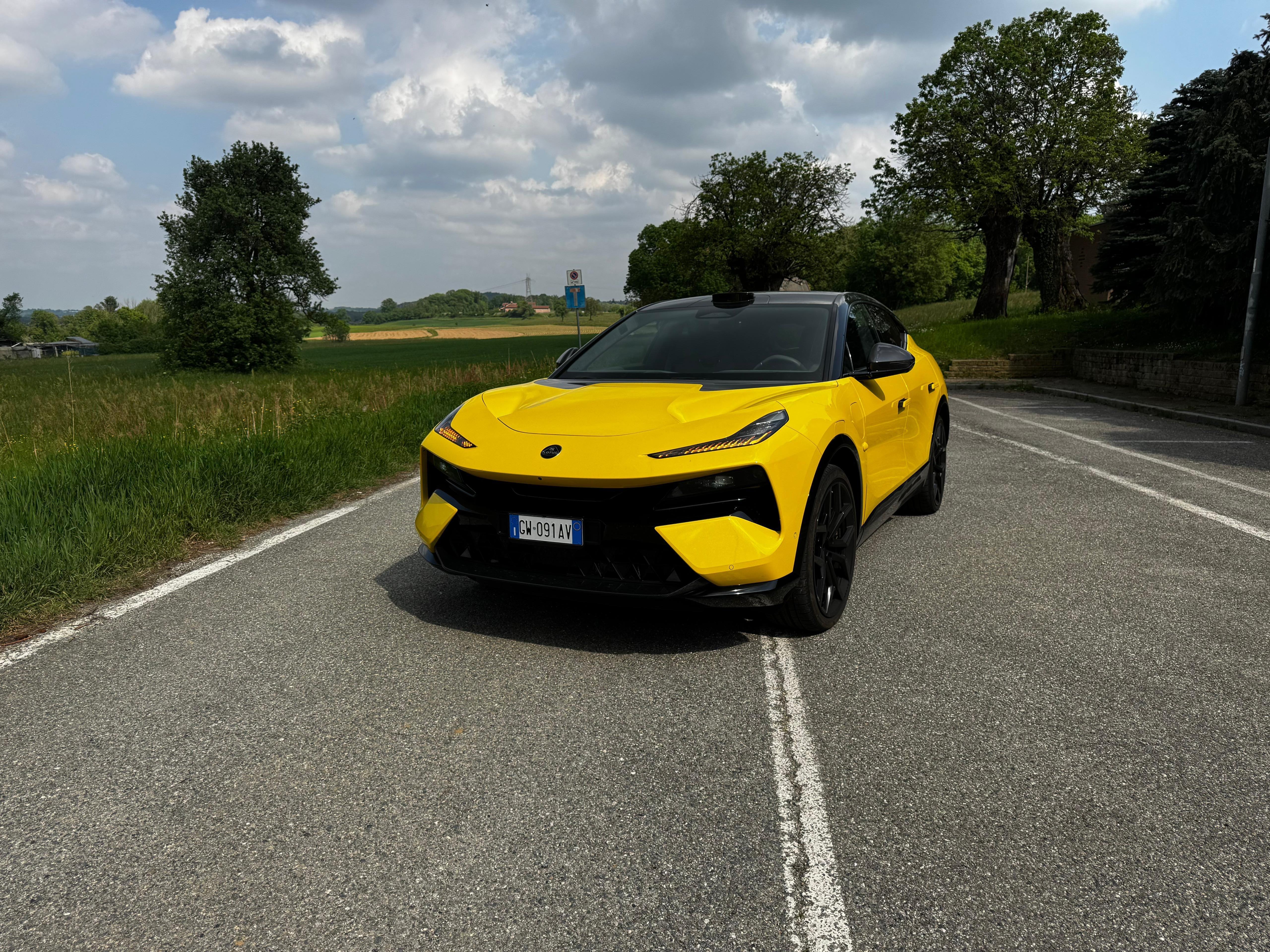 Lotus Eletre R Iva esposta pari al nuovo