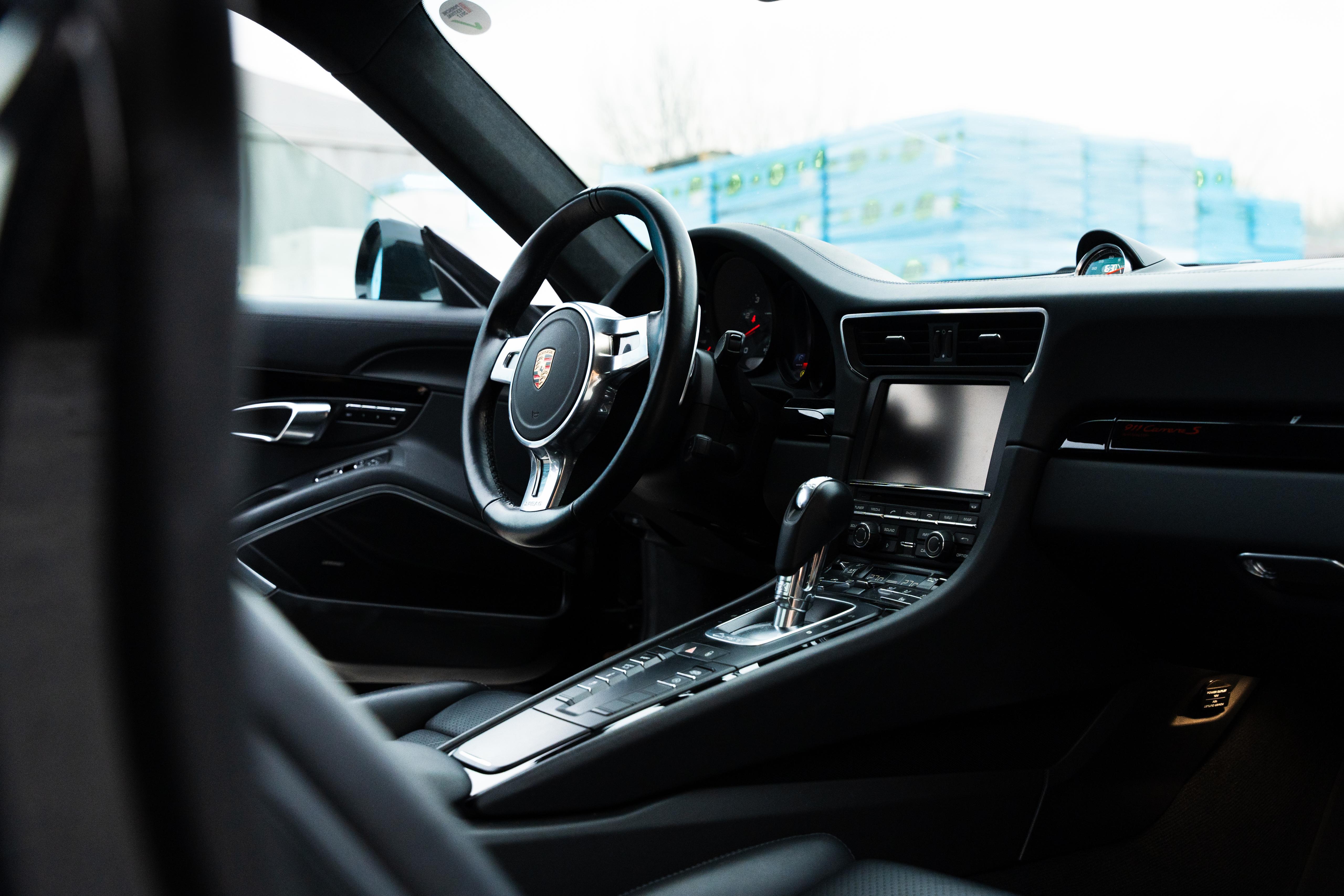 Porsche 991 Martini racing edition