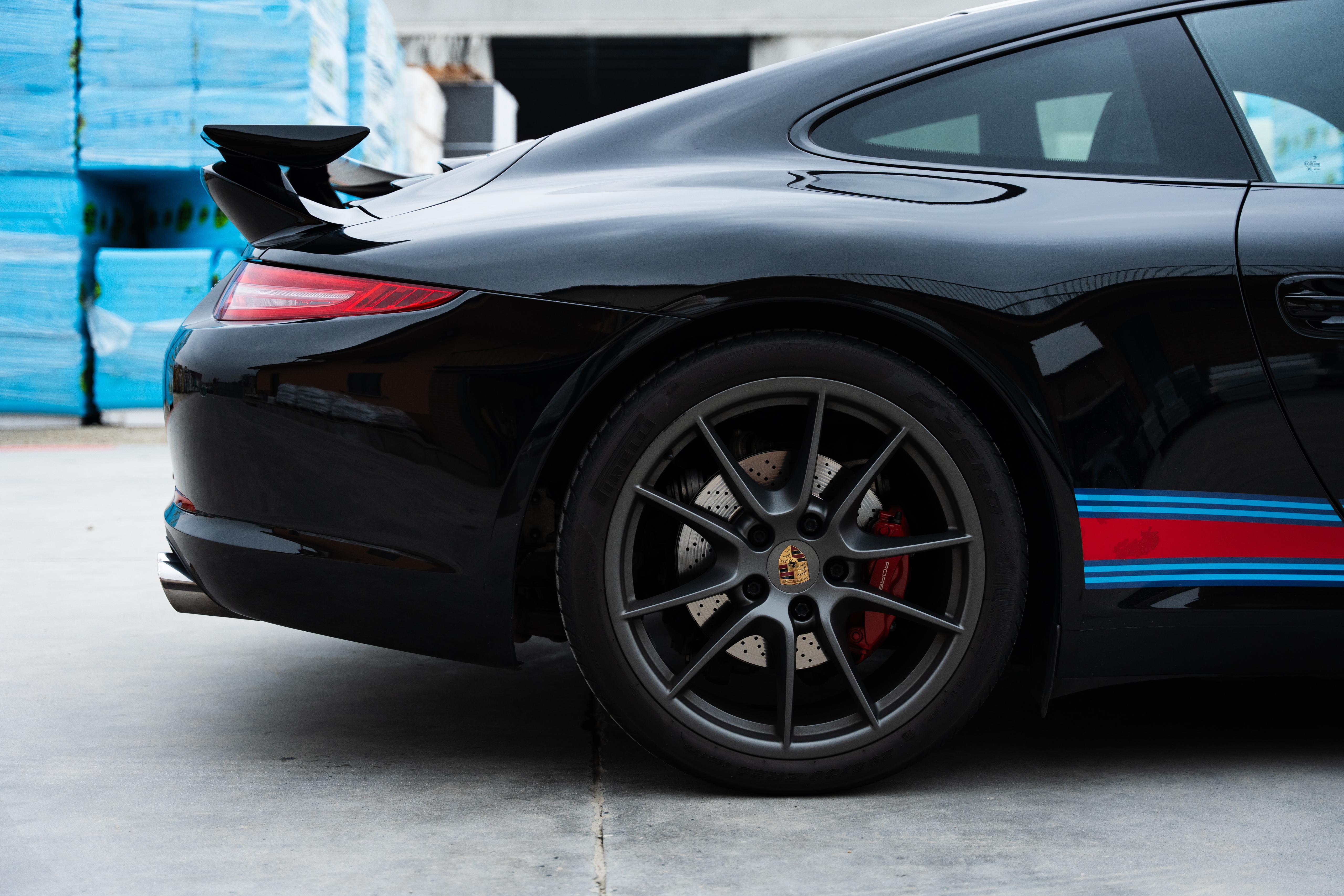 Porsche 991 Martini racing edition