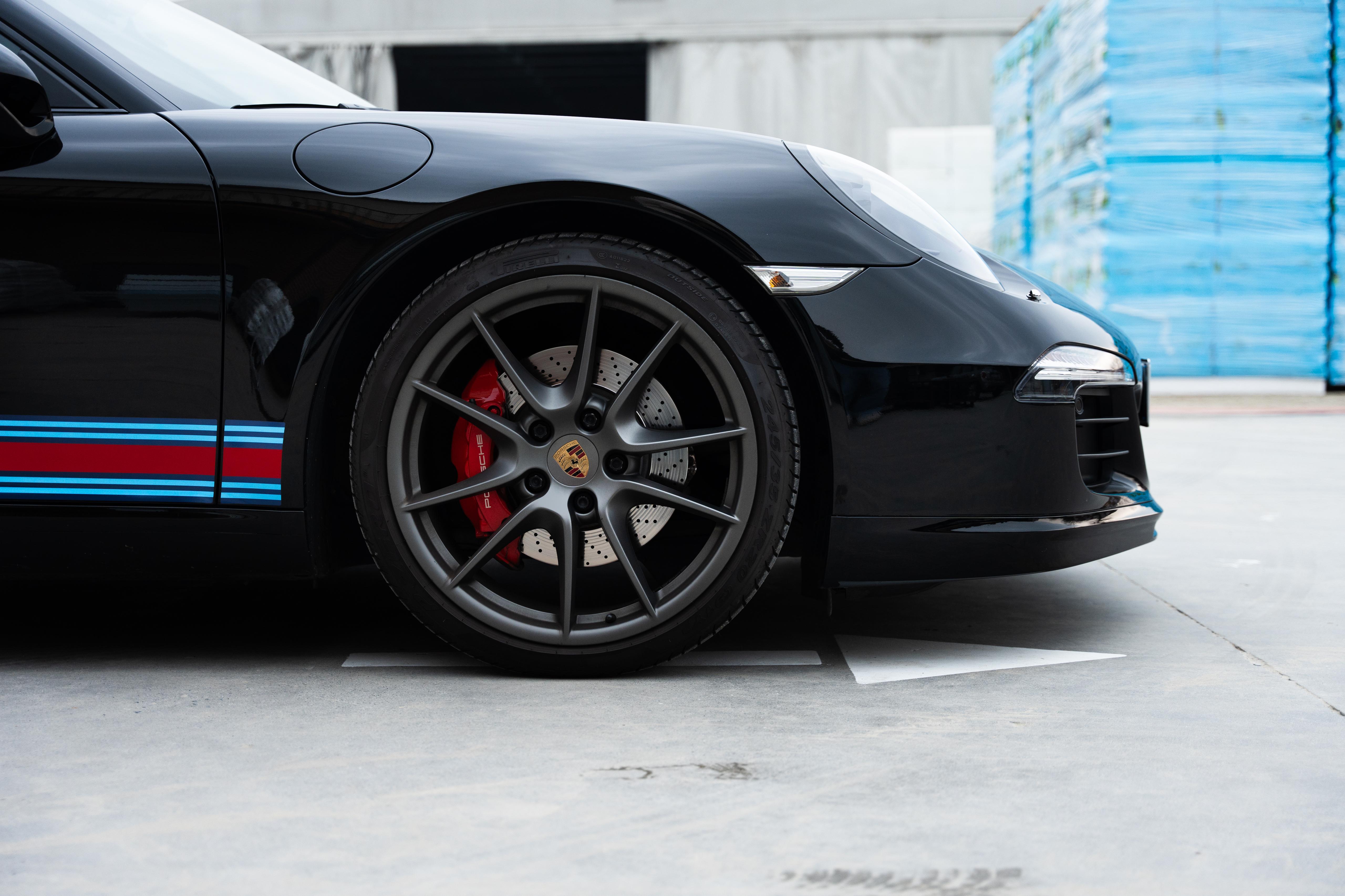 Porsche 991 Martini racing edition