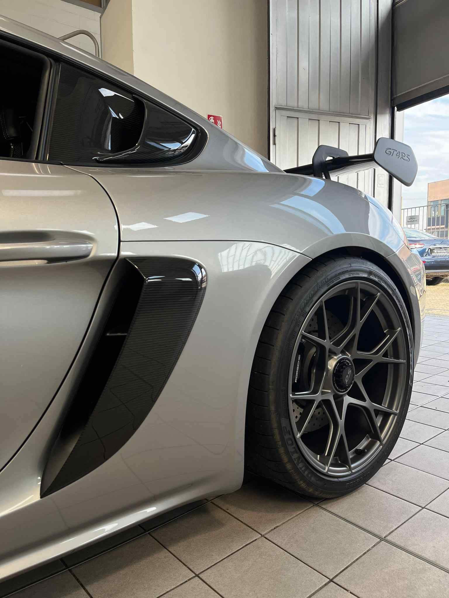 Porsche Cayman GT4 RS