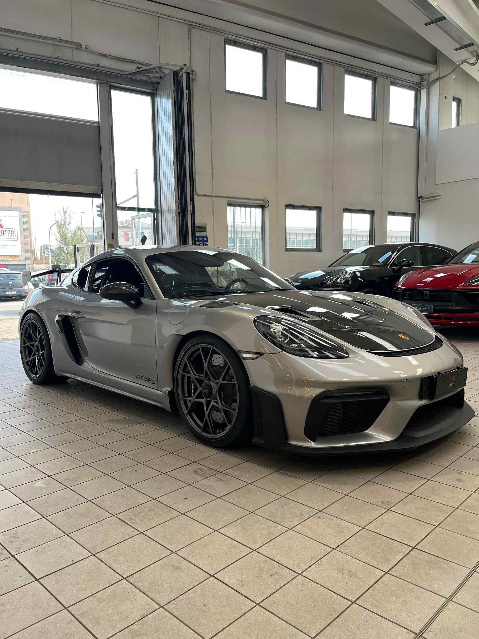 Porsche Cayman GT4 RS