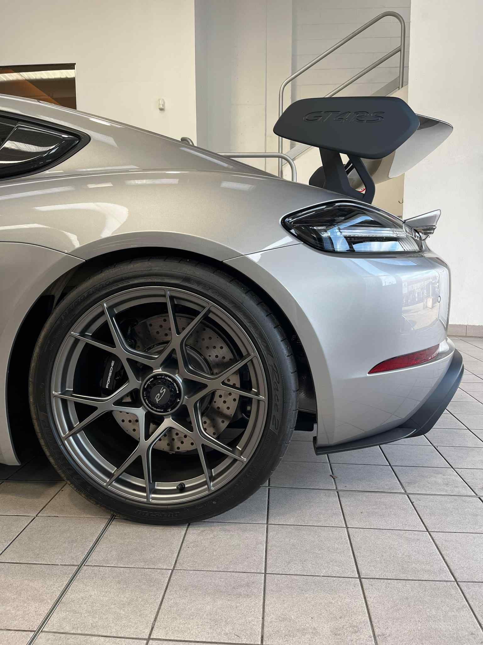 Porsche Cayman GT4 RS