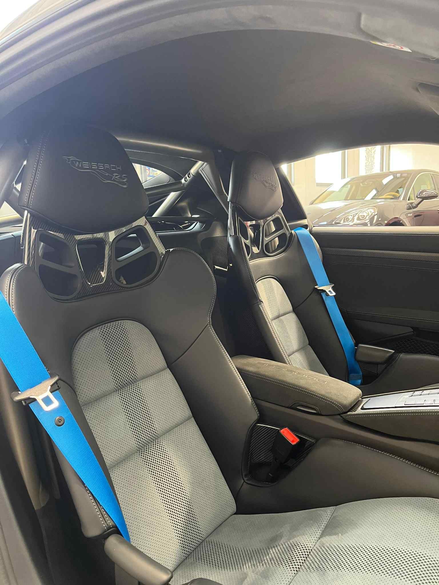 Porsche Cayman GT4 RS