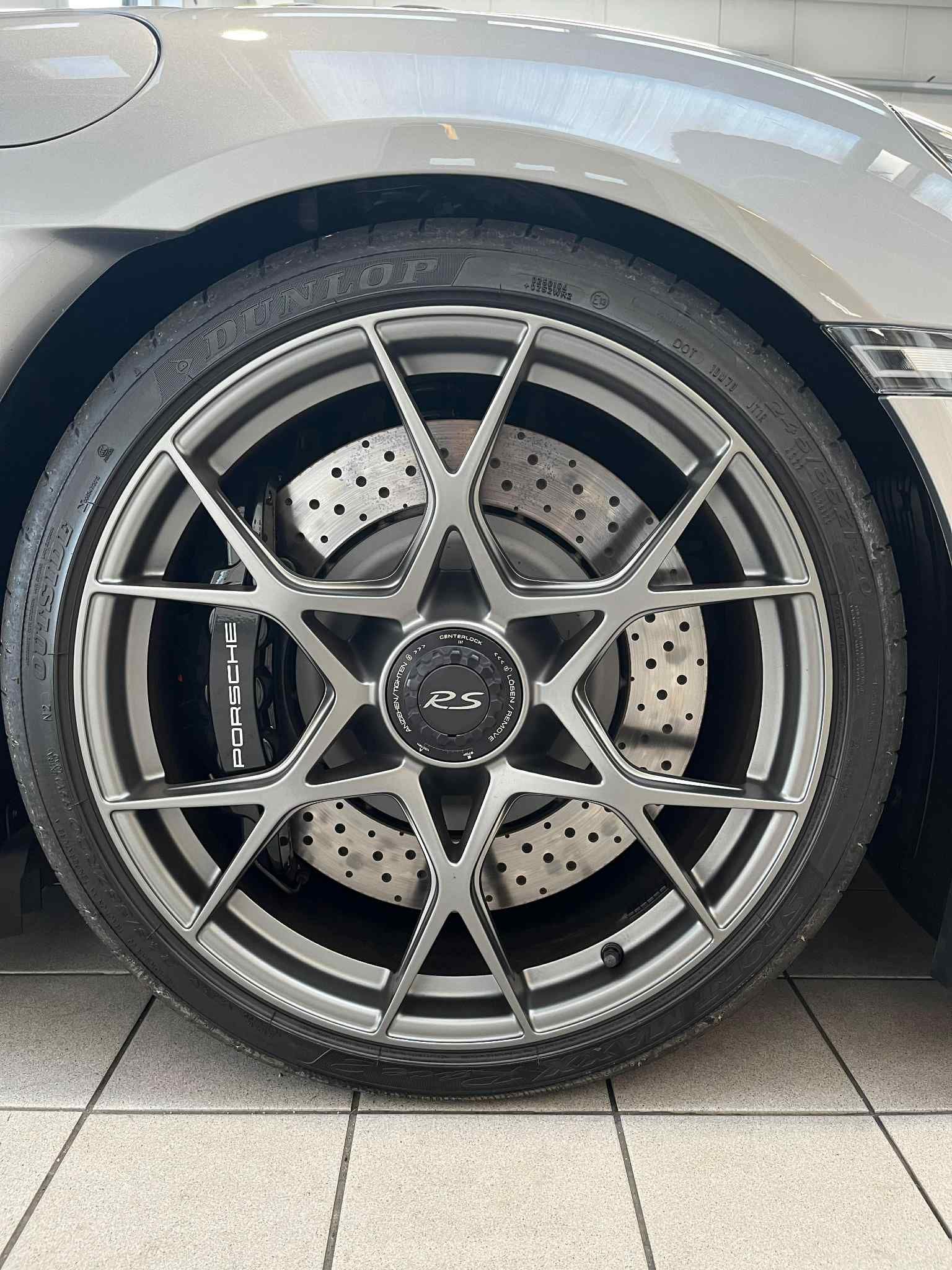 Porsche Cayman GT4 RS