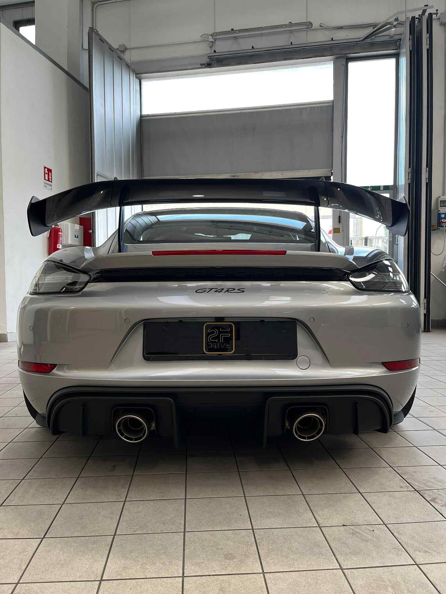 Porsche Cayman GT4 RS