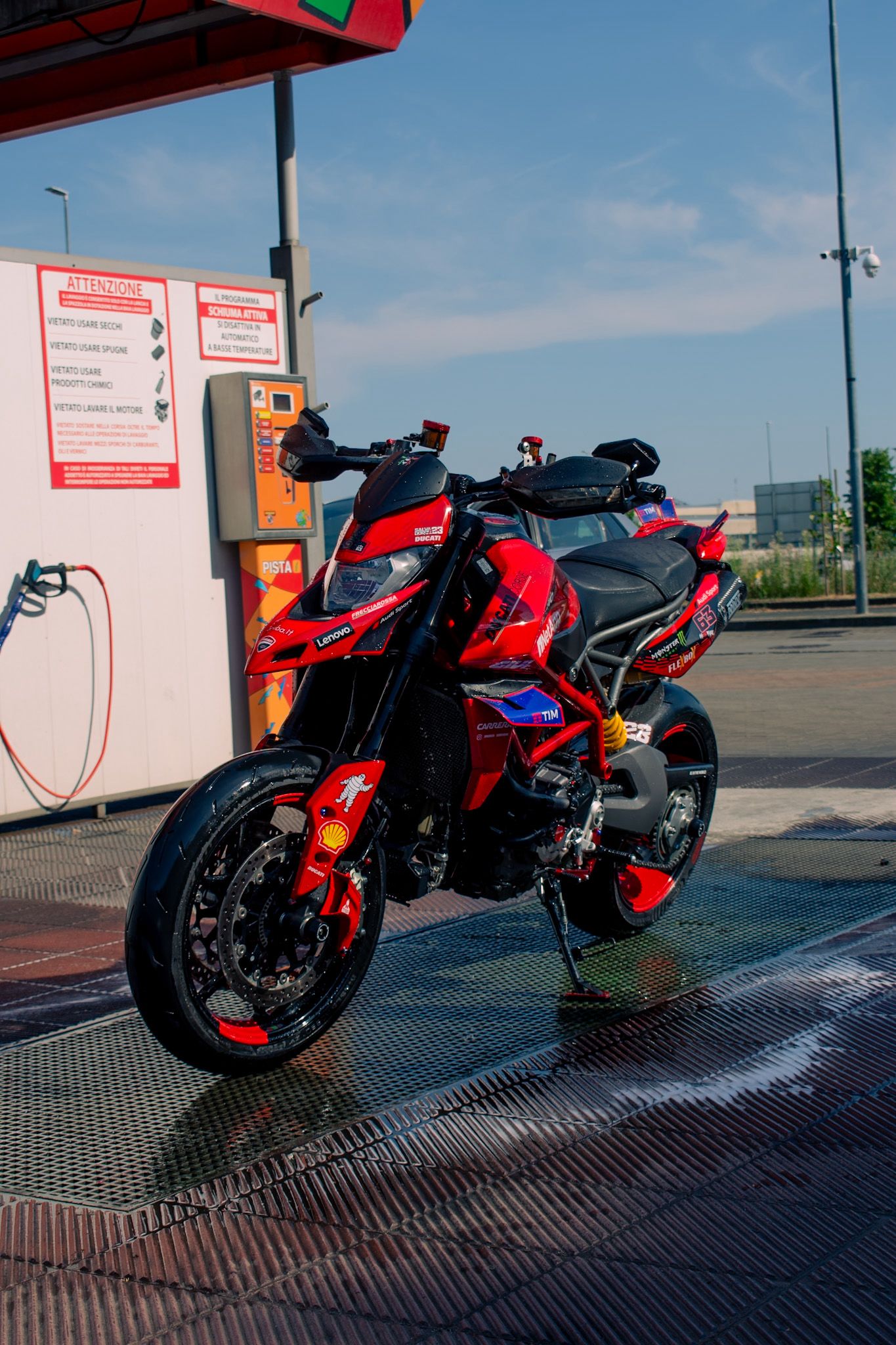 Ducati Hypermotard 950