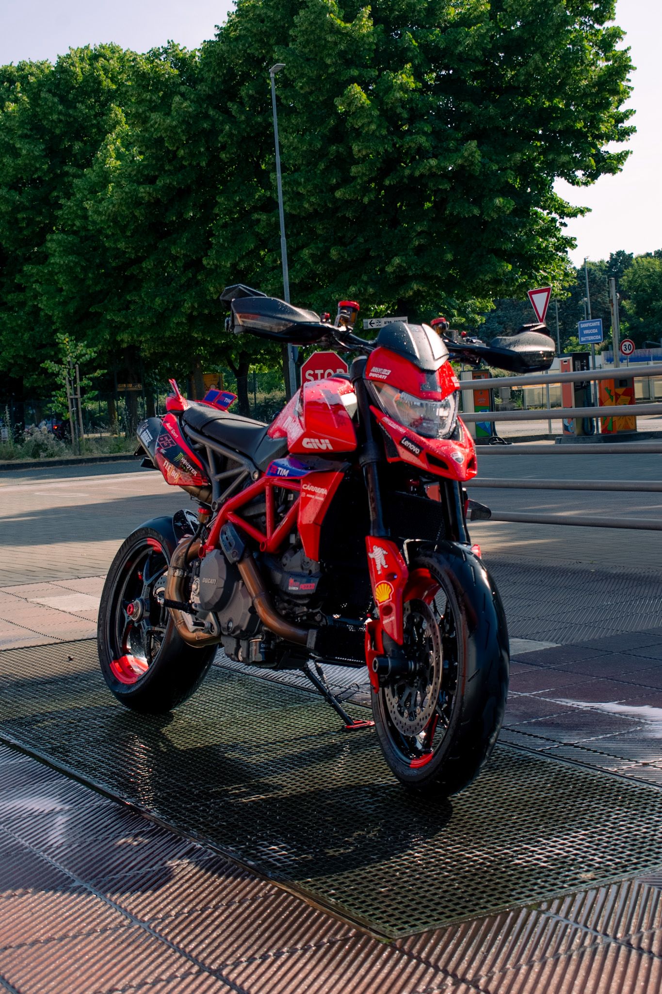 Ducati Hypermotard 950