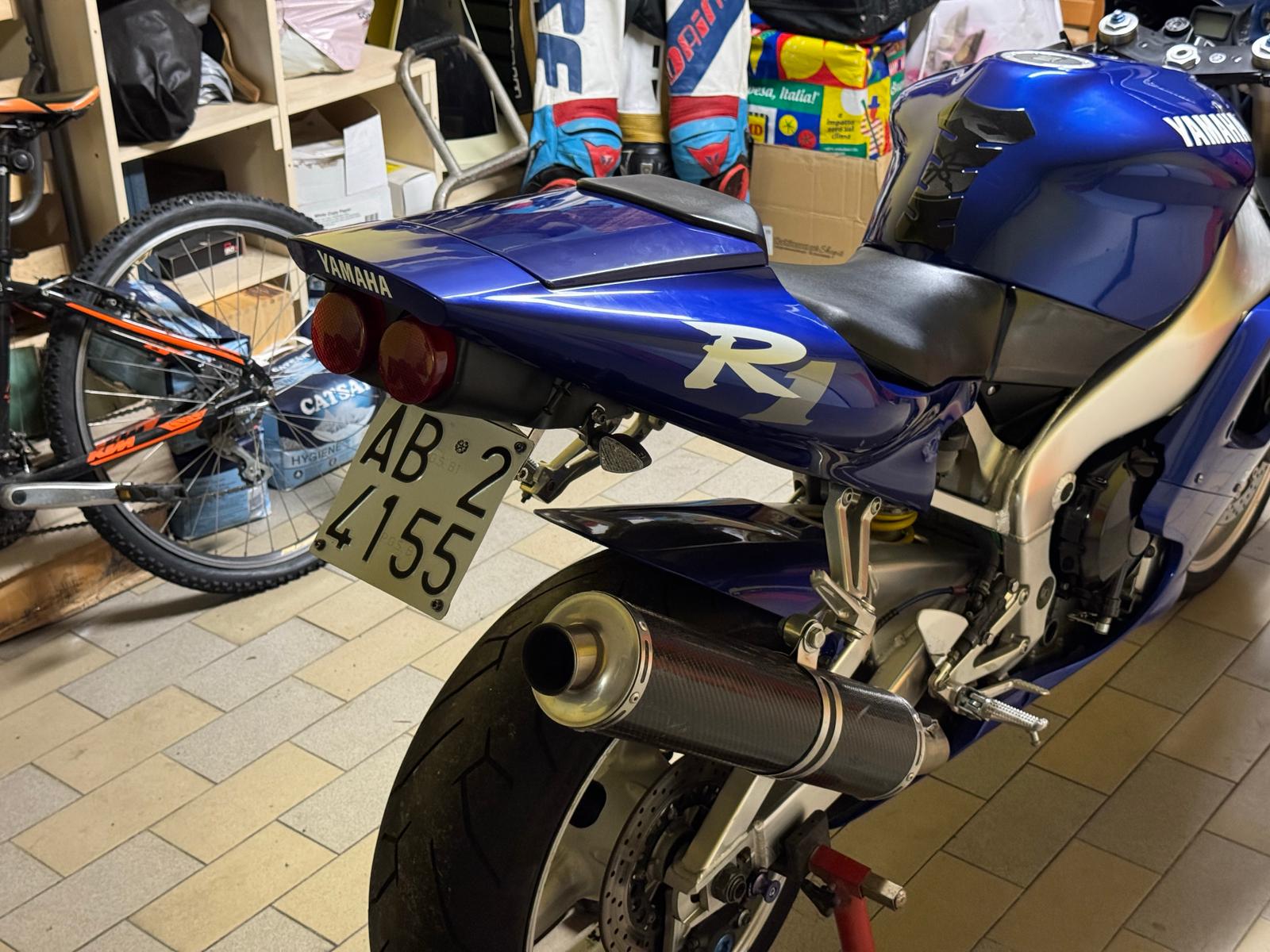 Yamaha YZF R1