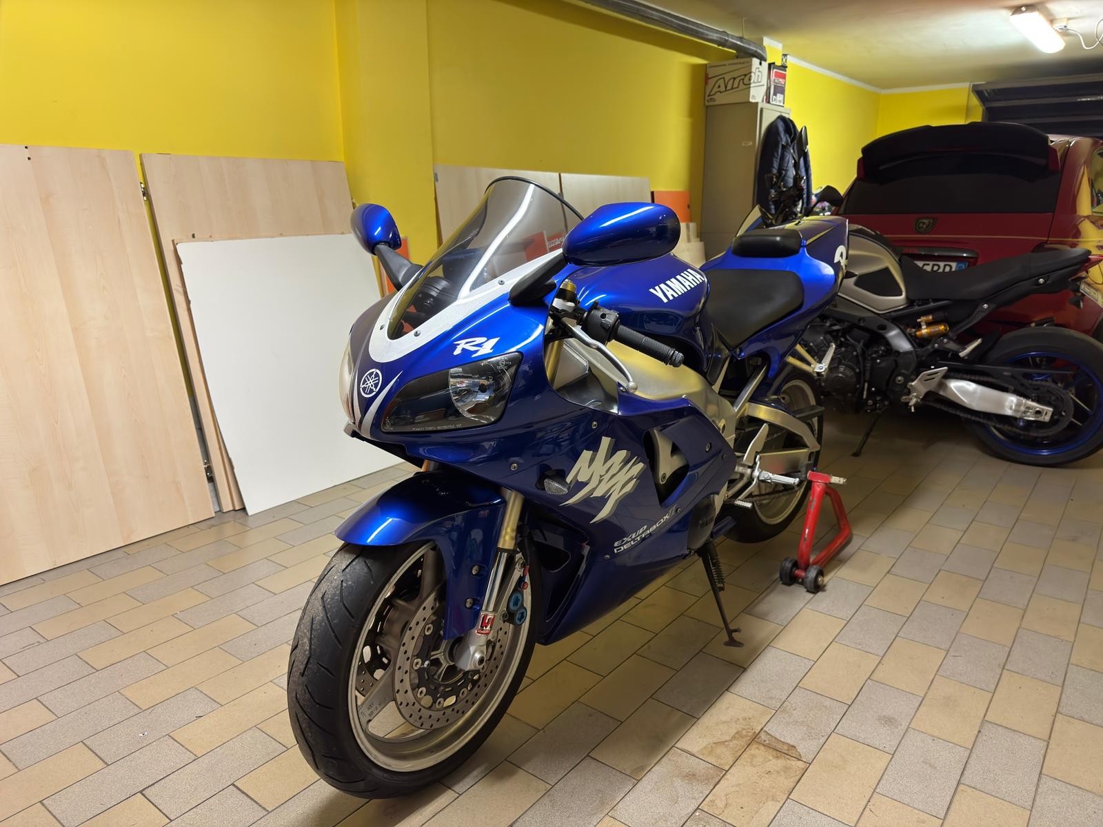 Yamaha YZF R1