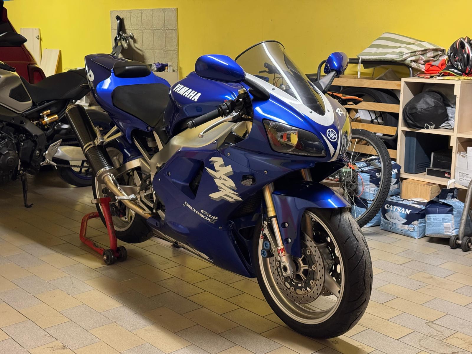 Yamaha YZF R1