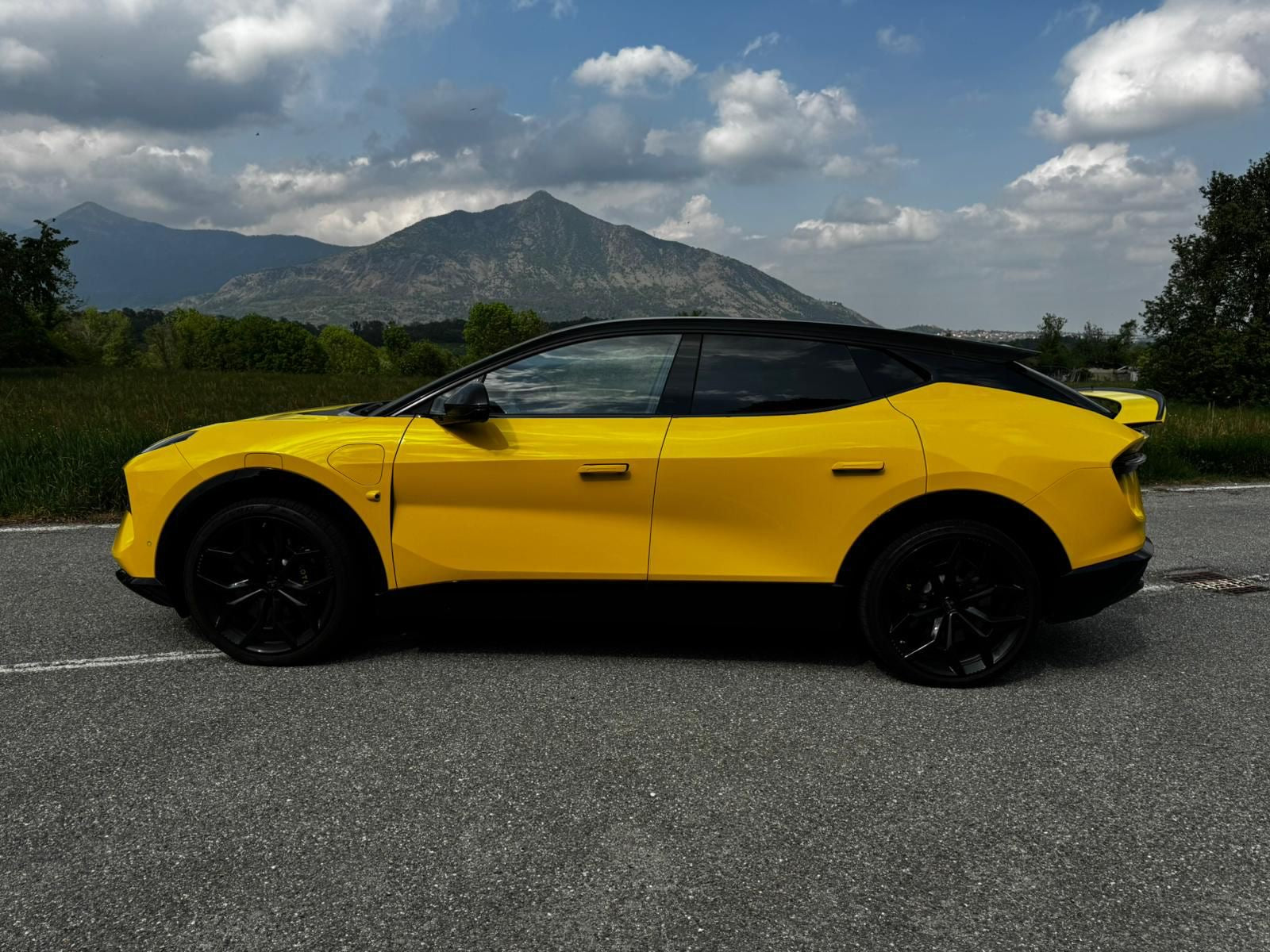 Lotus Eletre R Iva esposta pari al nuovo
