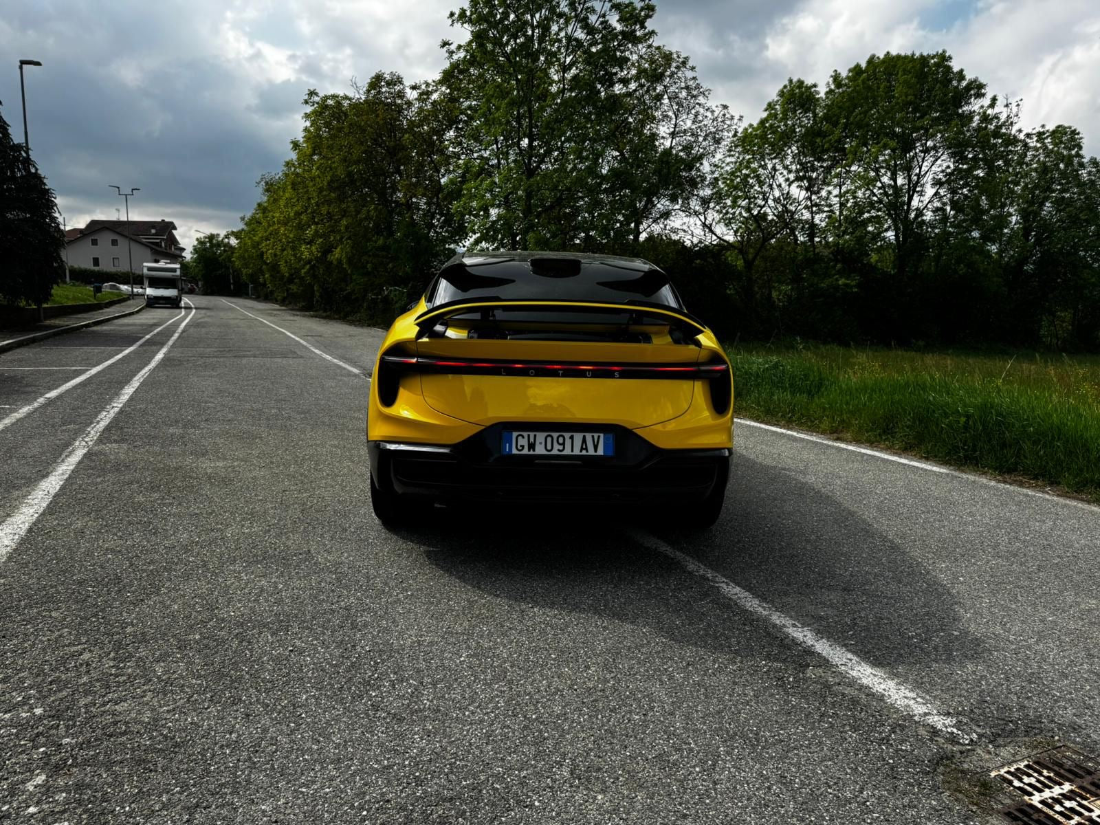 Lotus Eletre R Iva esposta pari al nuovo