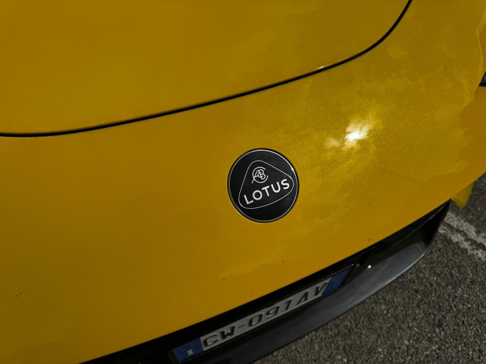 Lotus Eletre R Iva esposta pari al nuovo