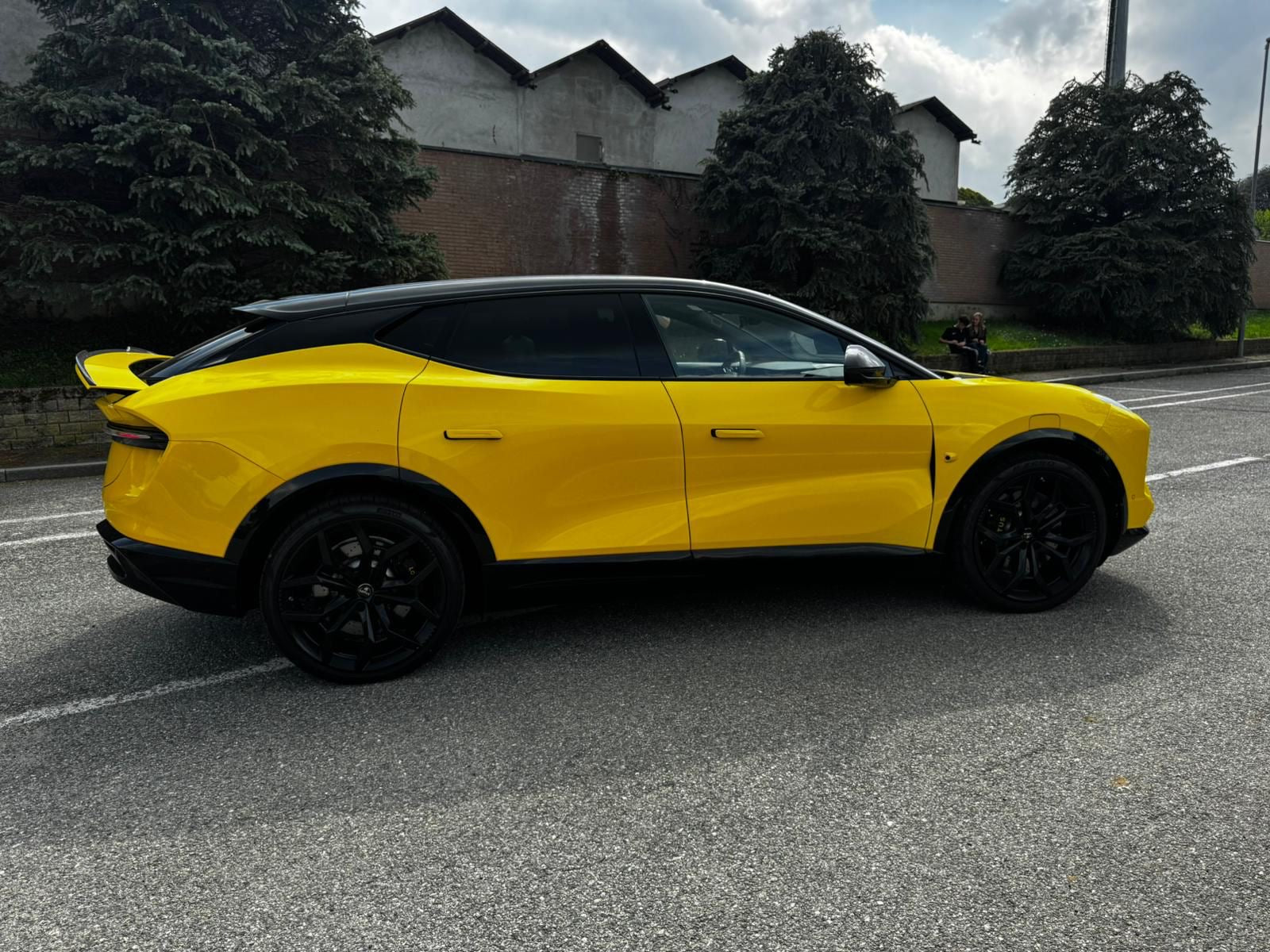 Lotus Eletre R Iva esposta pari al nuovo