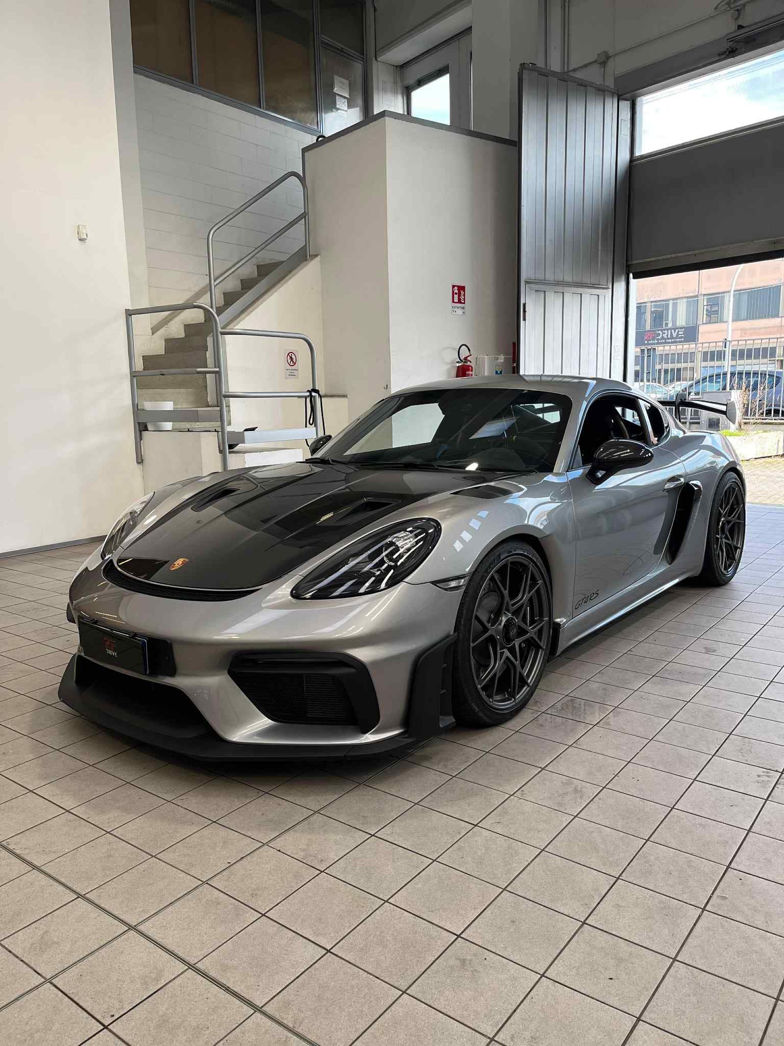 Porsche Cayman GT4 RS