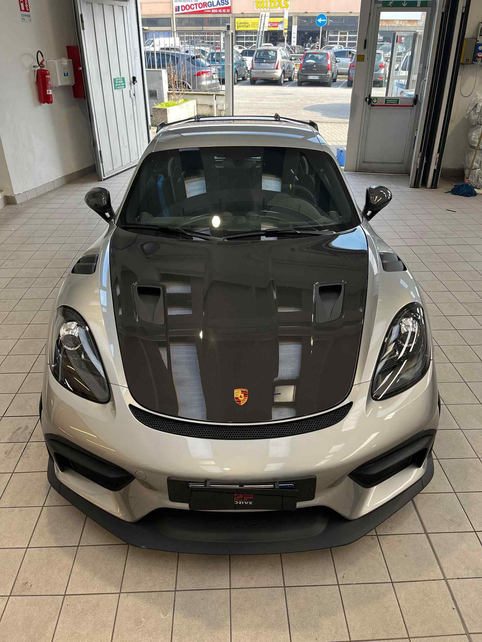 Porsche Cayman GT4 RS