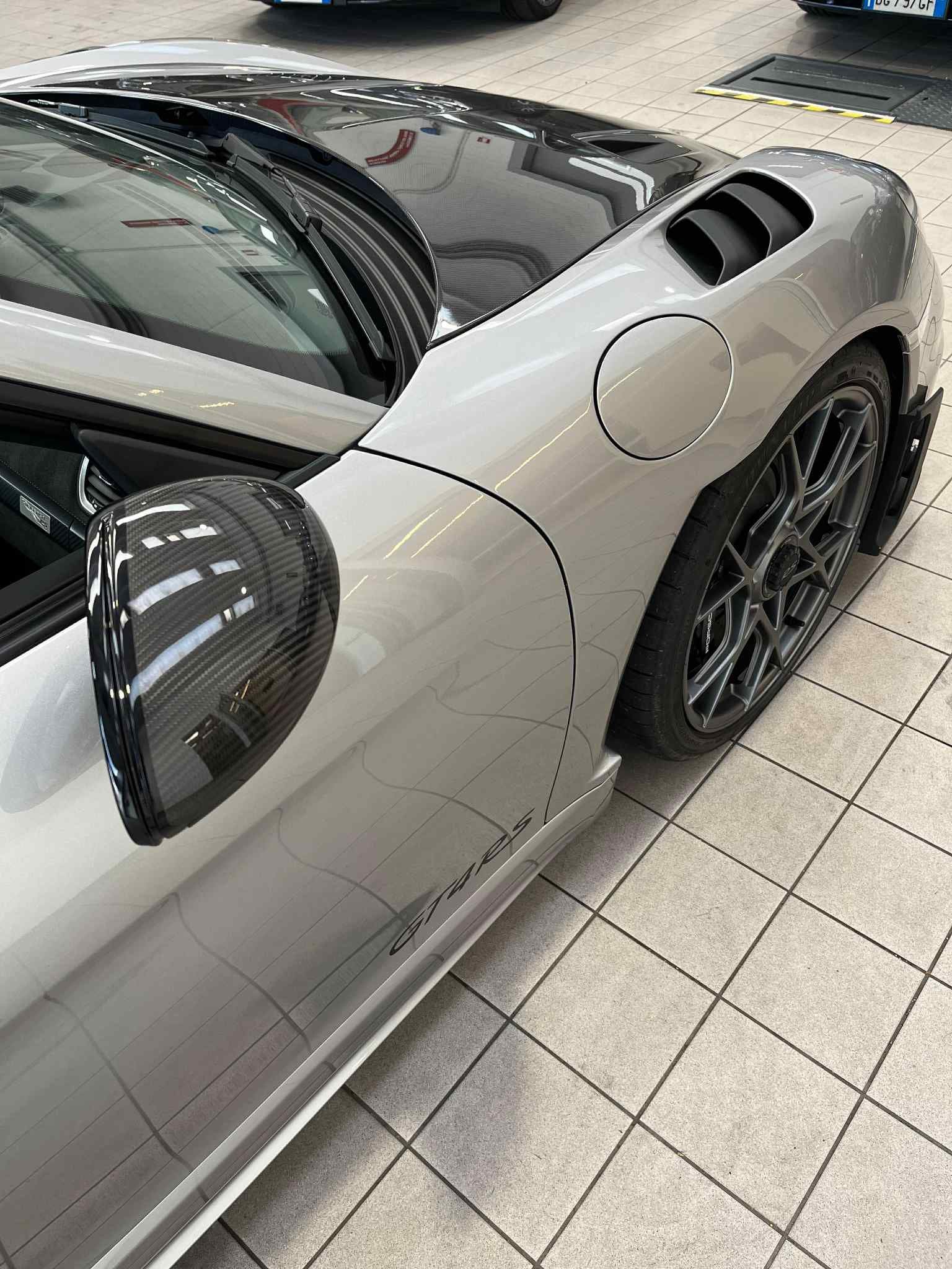 Porsche Cayman GT4 RS