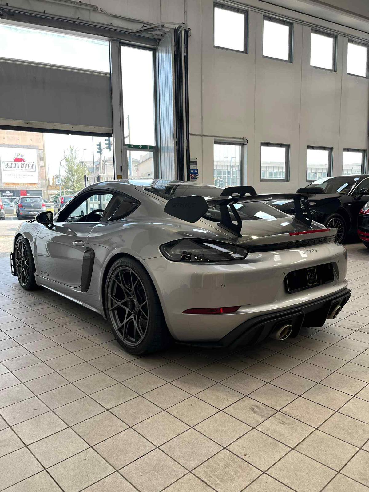 Porsche Cayman GT4 RS