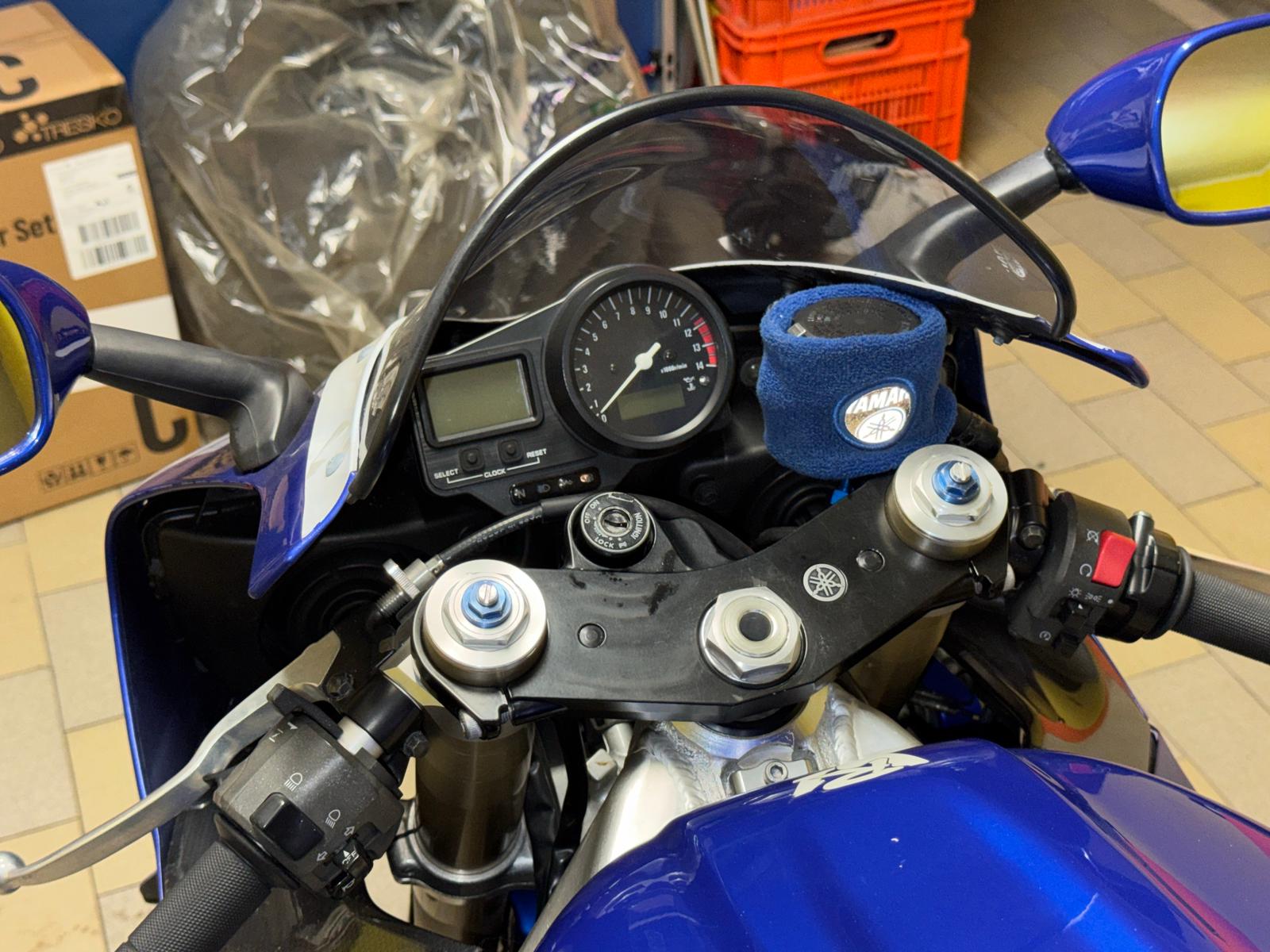 Yamaha YZF R1