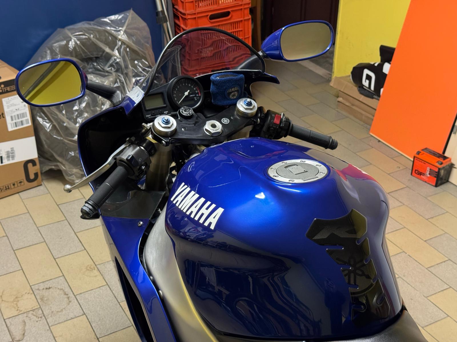 Yamaha YZF R1